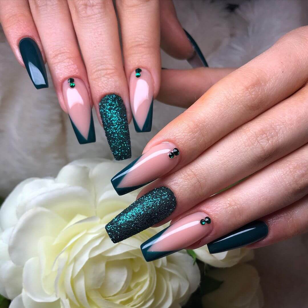 Elegant green nails