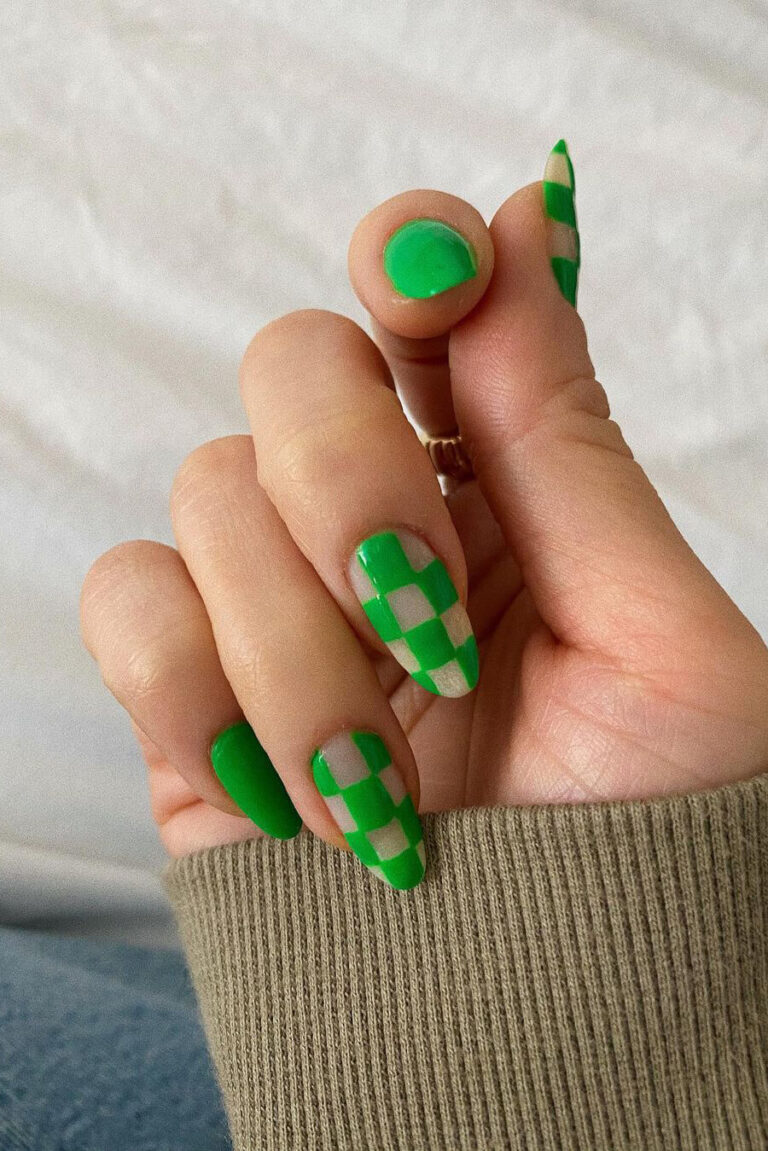 15+ Vibrant Green Nail Designs Look Refreshing