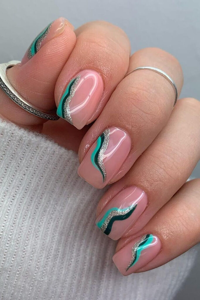 Minimal swirl green nails