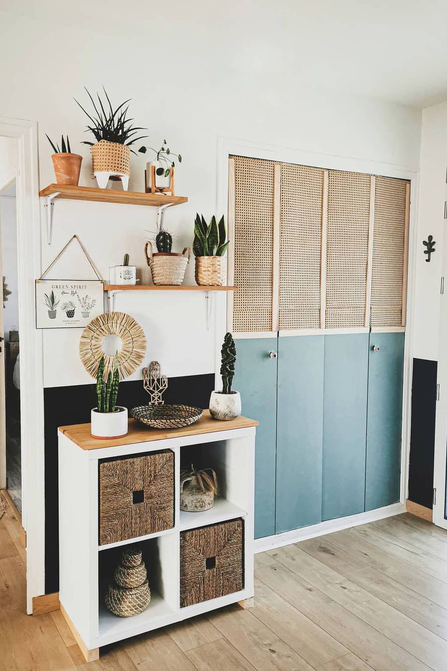 Small entryway decor