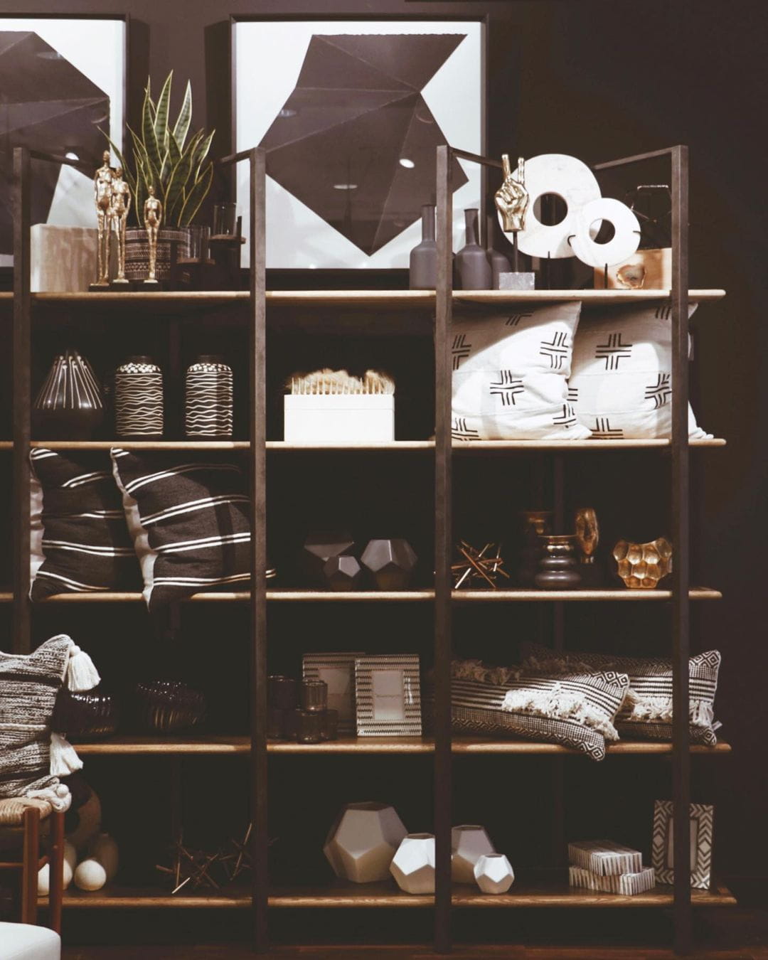 Merchandise shelf