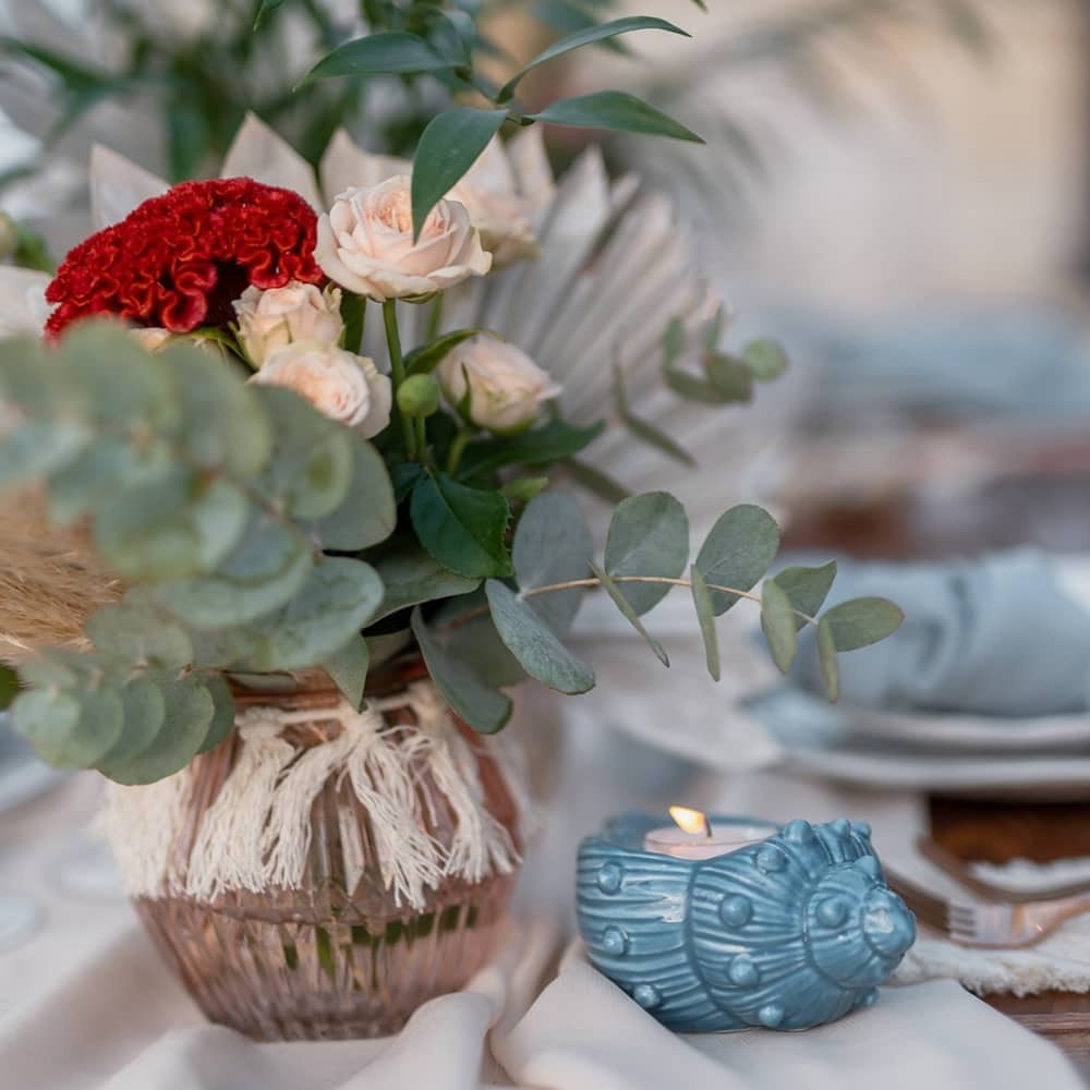 Beach wedding table decoration