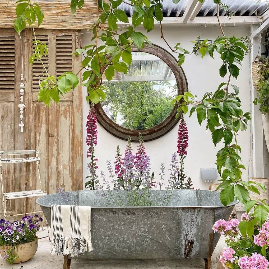 bathtub flower pot
