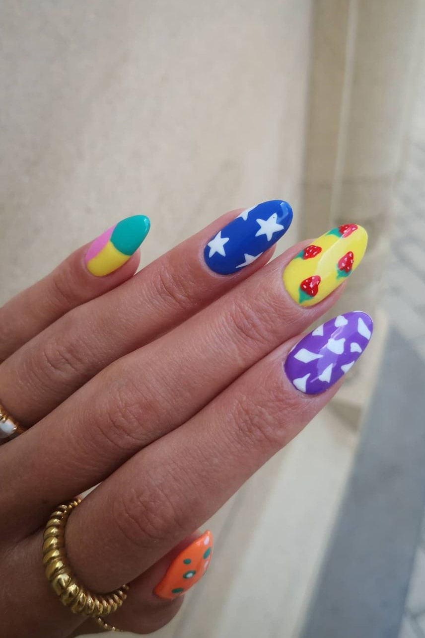 Mixed rainbow nails