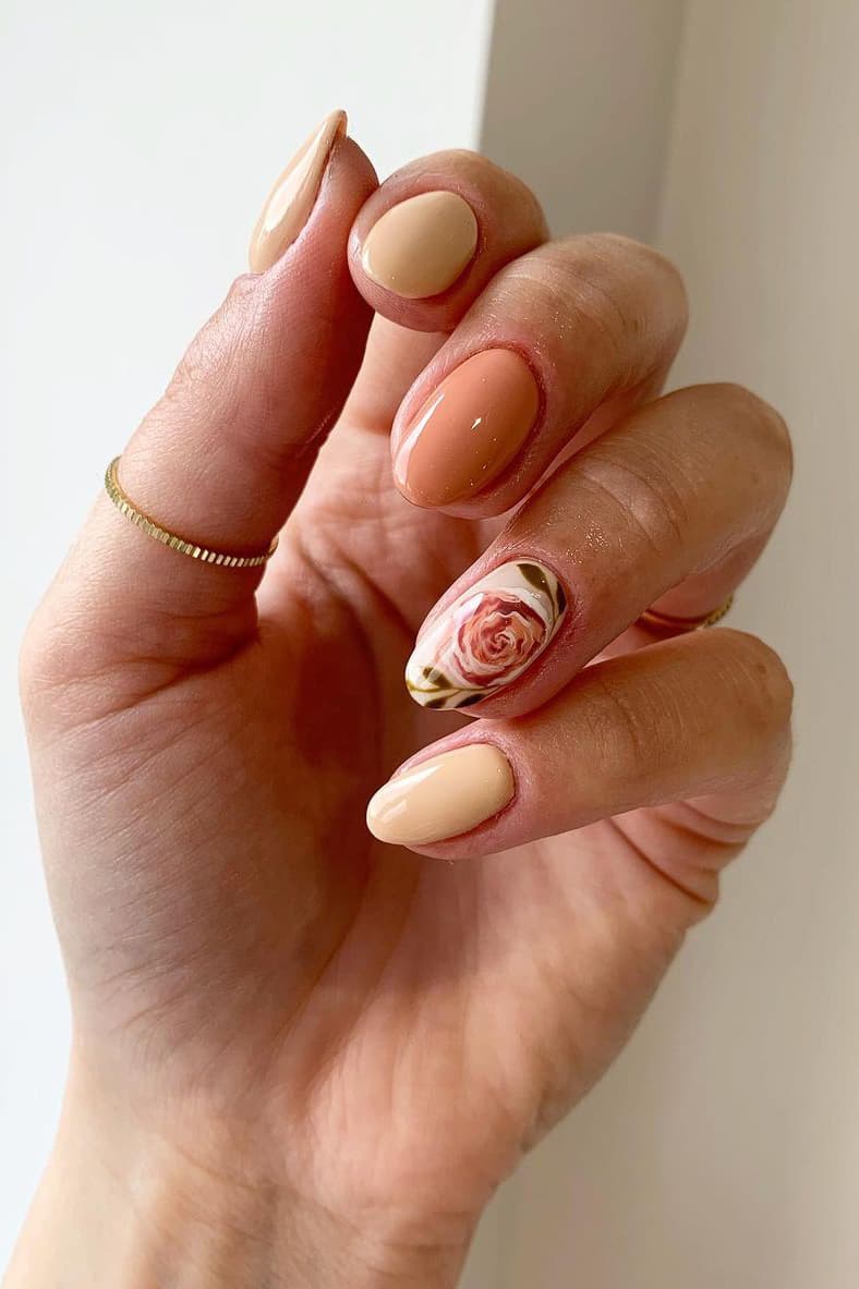 Elegant rose nails