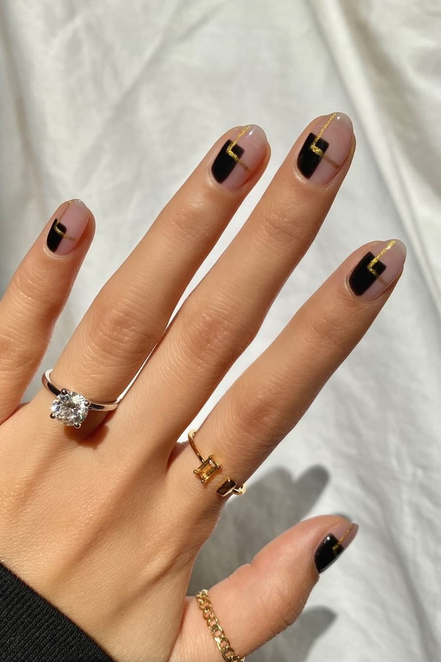 Black and gold autumn short nails