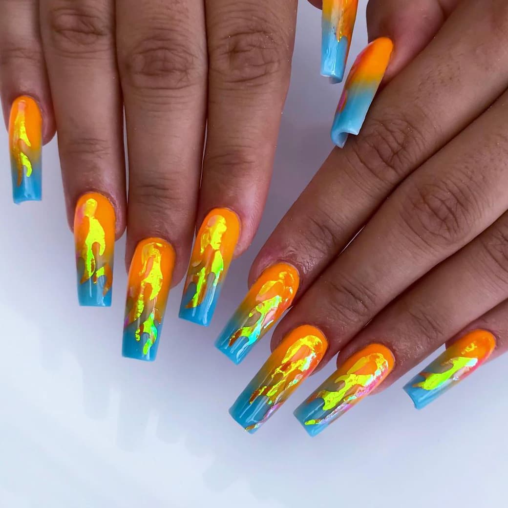Eye-catching orange nails