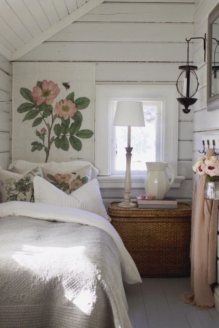 20 Cozy and Unique Small Bedroom Decorating Ideas