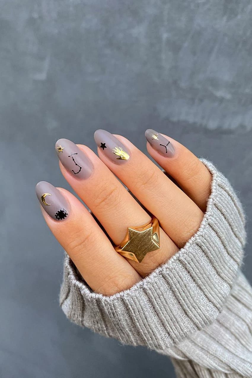 Golden-gray nails