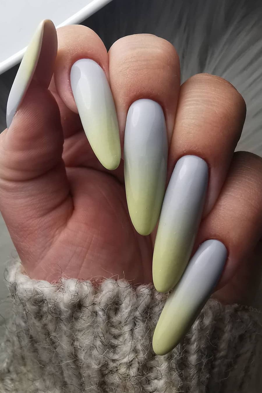 Gray gradient nails