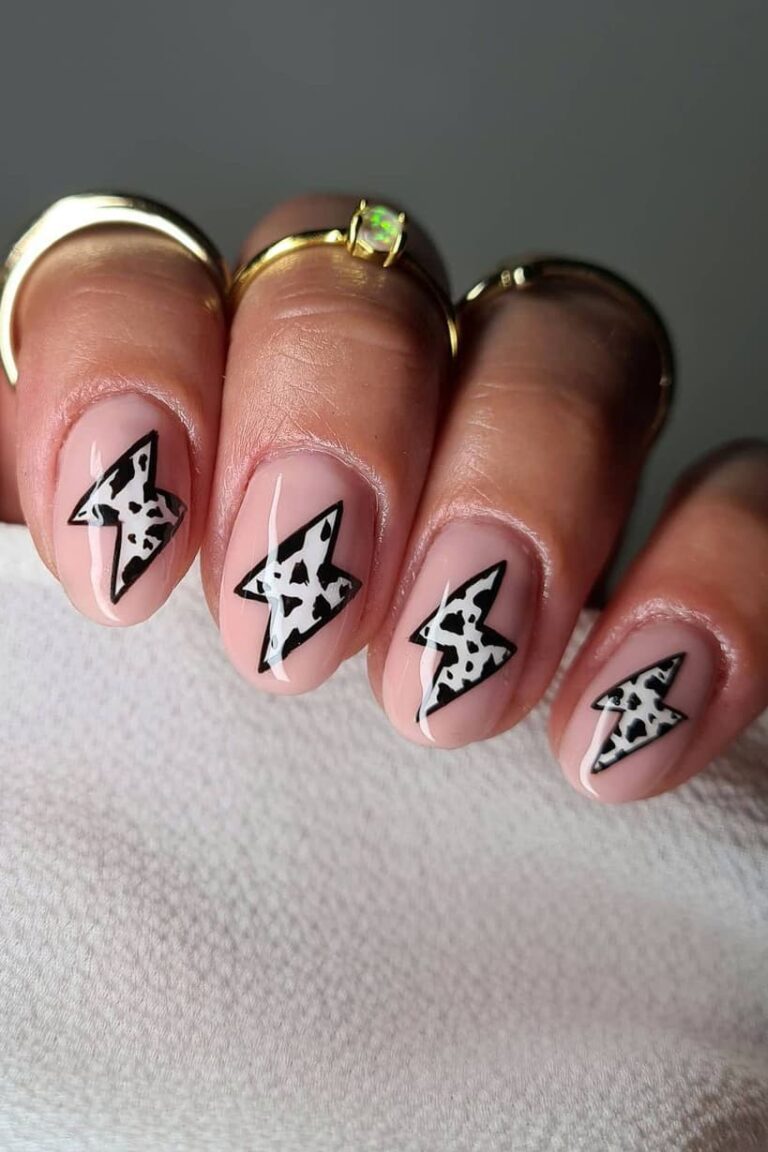 26 Fascinating Black and White Nail Art Designs