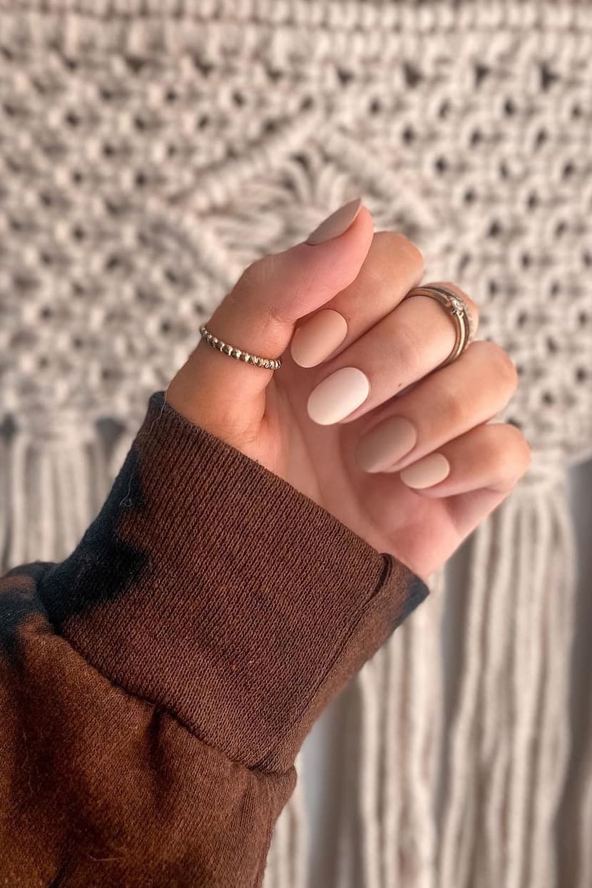 Neutral autumn nails