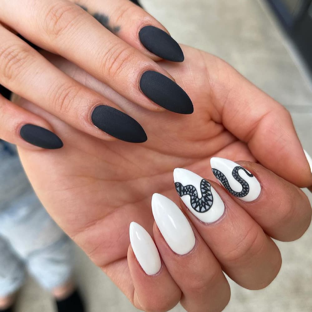 Snake black and white nails