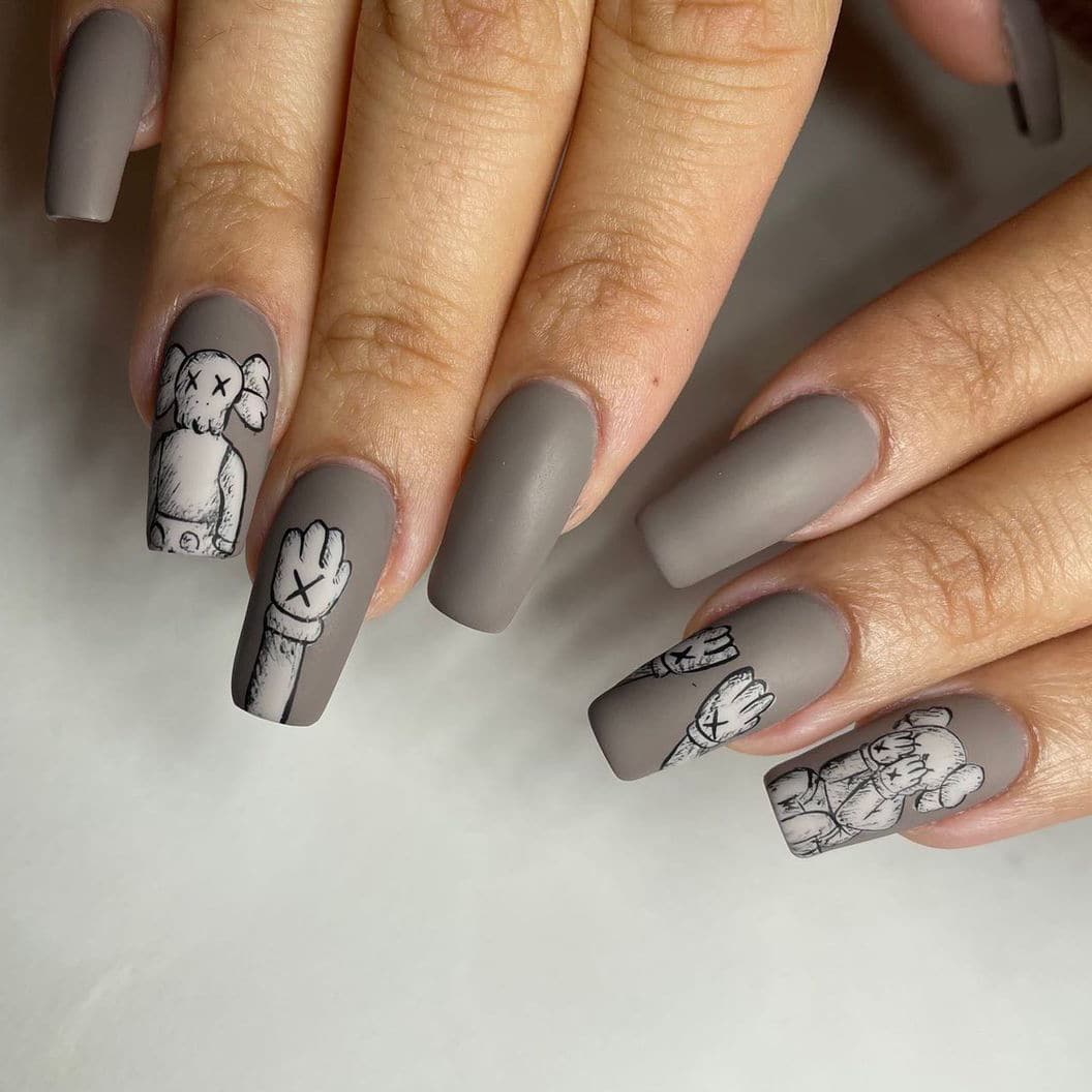 Trendy gray nails