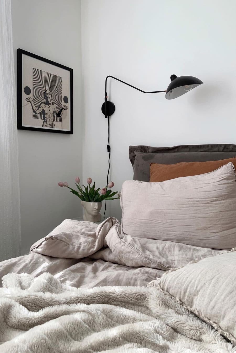 Wall bedside lamp