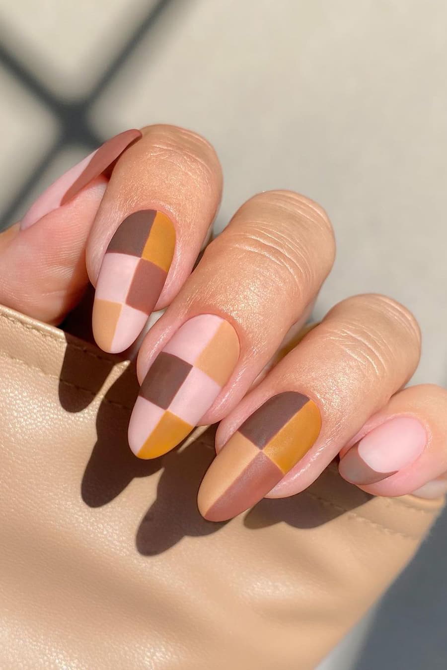 Checkerboard brown nails