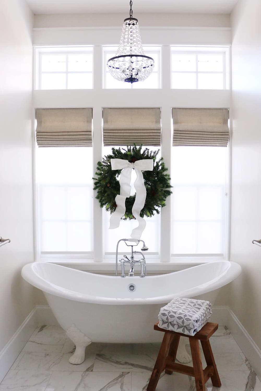 Elegant Christmas bathroom