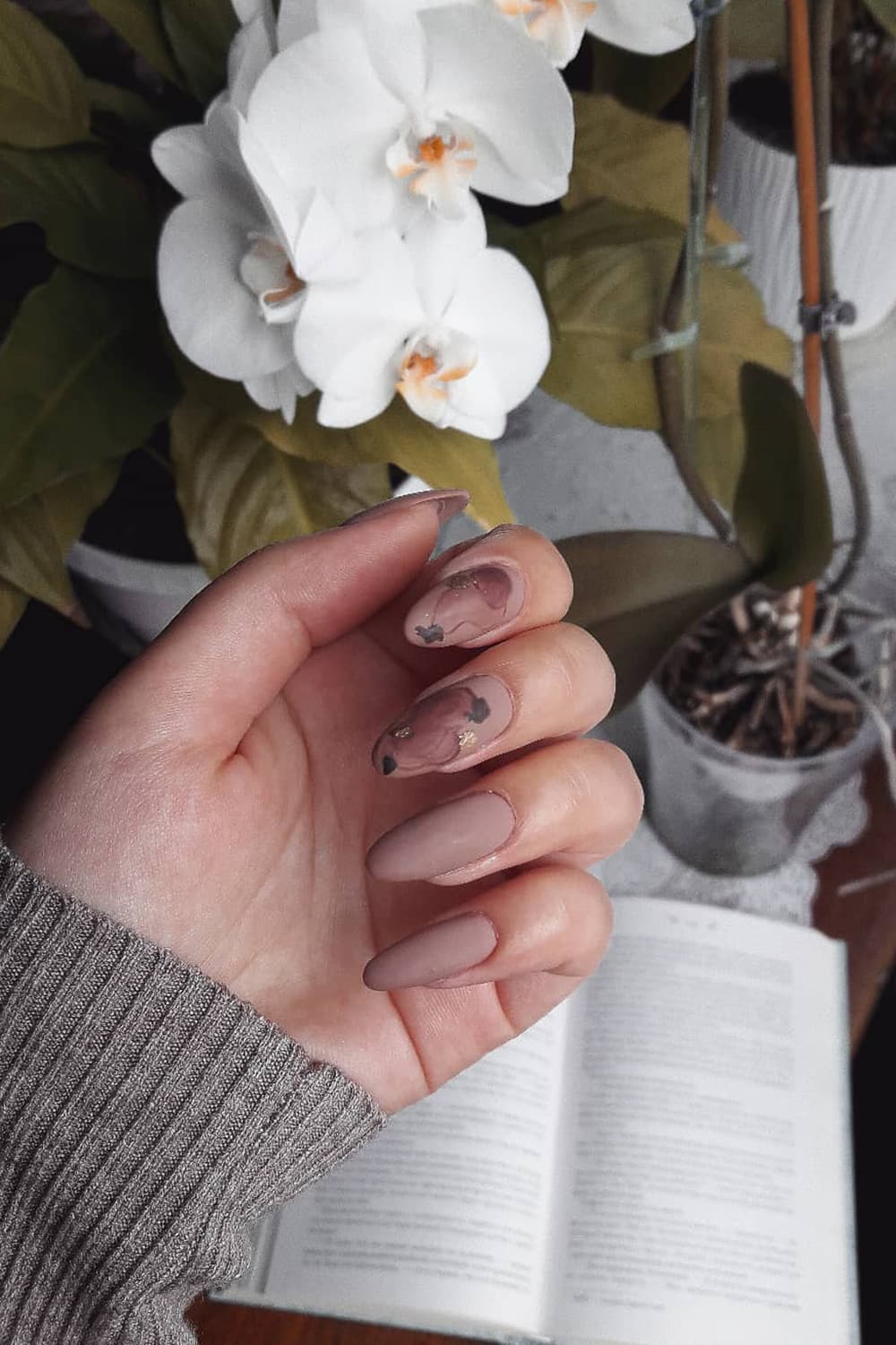 Elegant floral brown nails