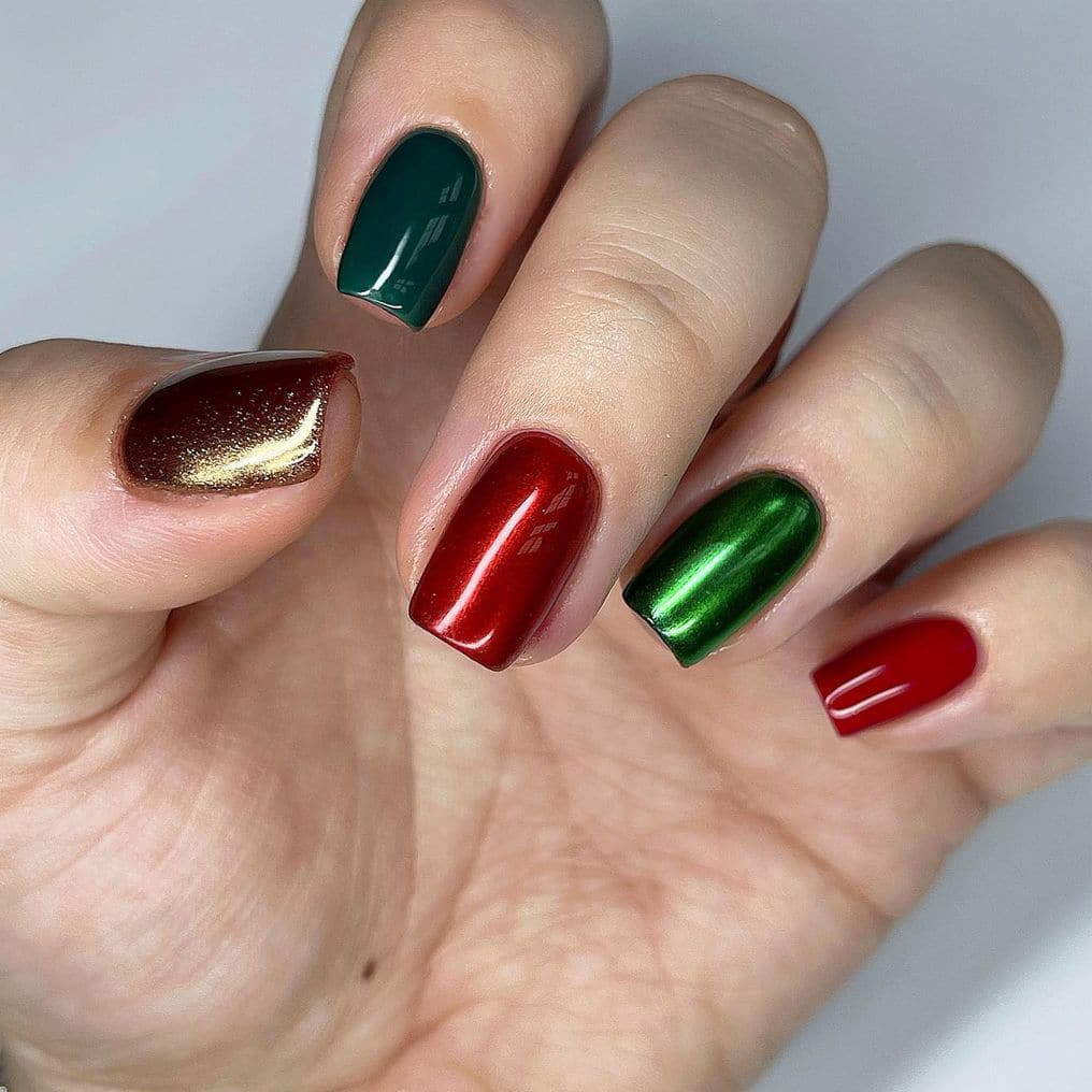 Eye-catching chrome nails