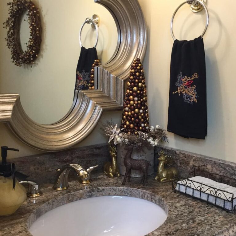 20 Best Christmas Bathroom Decor Ideas to Create a Lively Atmosphere