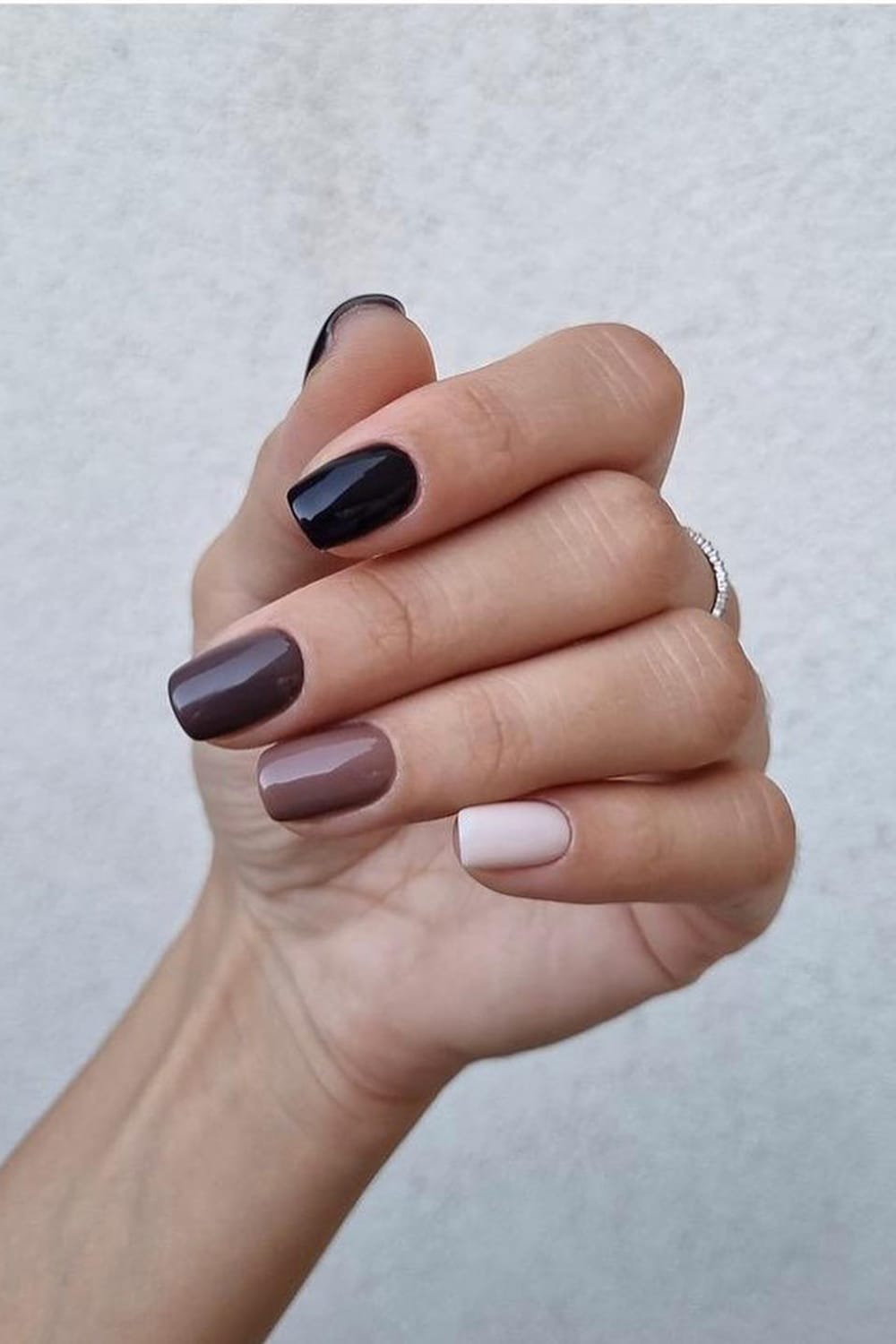 Mixed and minimalist brown nails