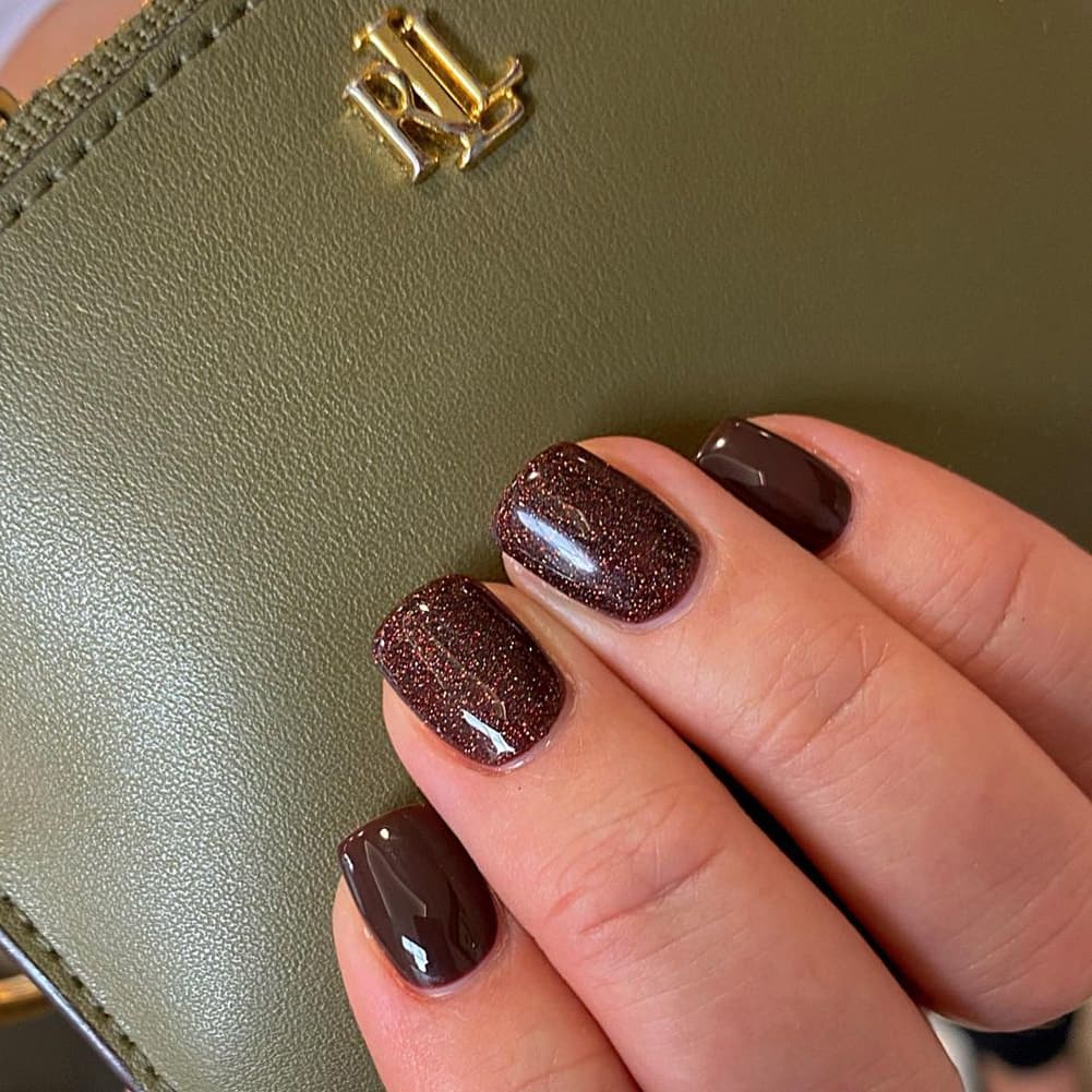 Shiny brown short nails