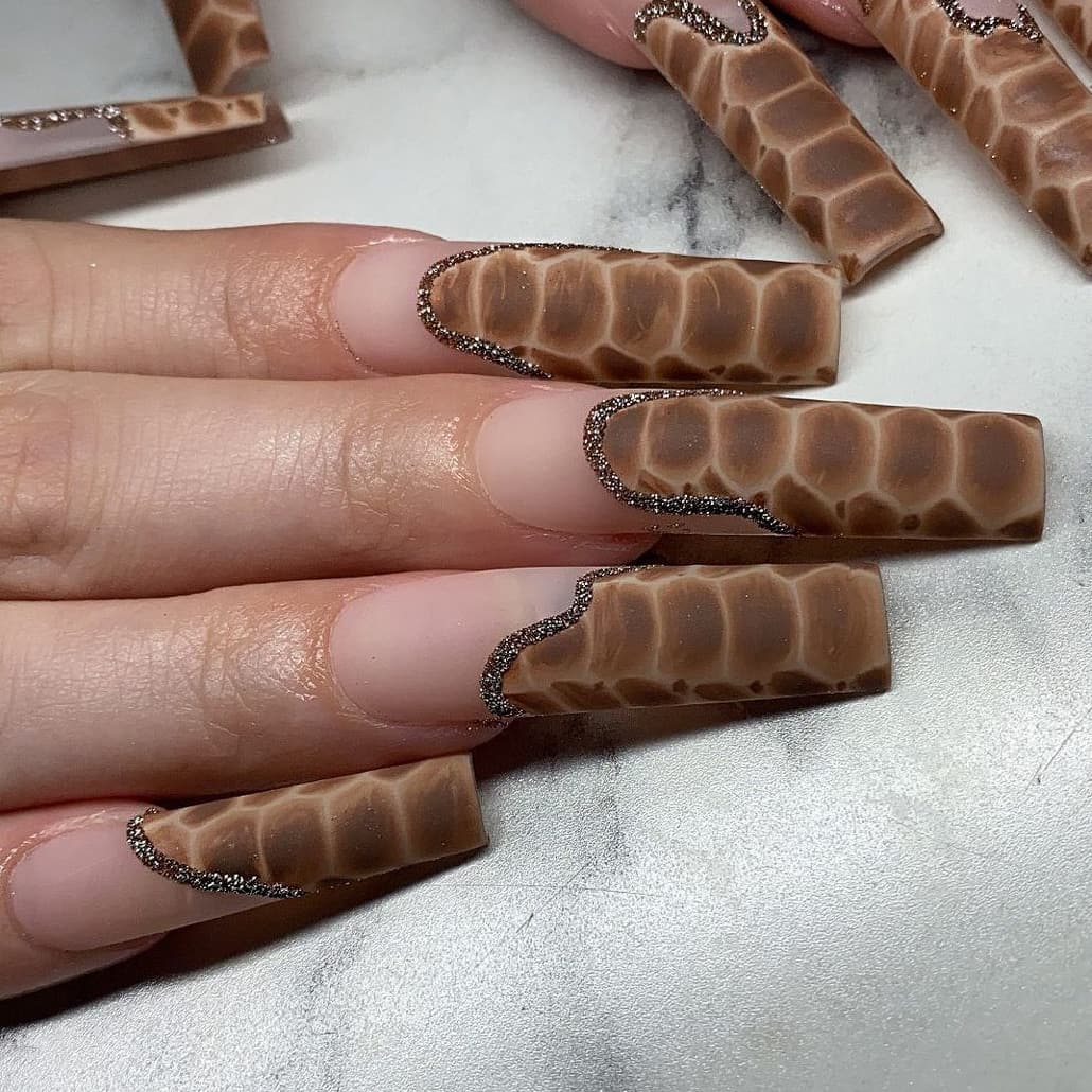 Snake brown nails