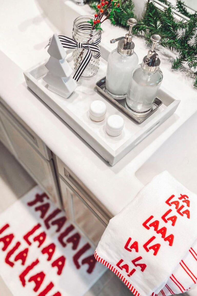 20 Best Christmas Bathroom Decor Ideas to Create a Lively Atmosphere