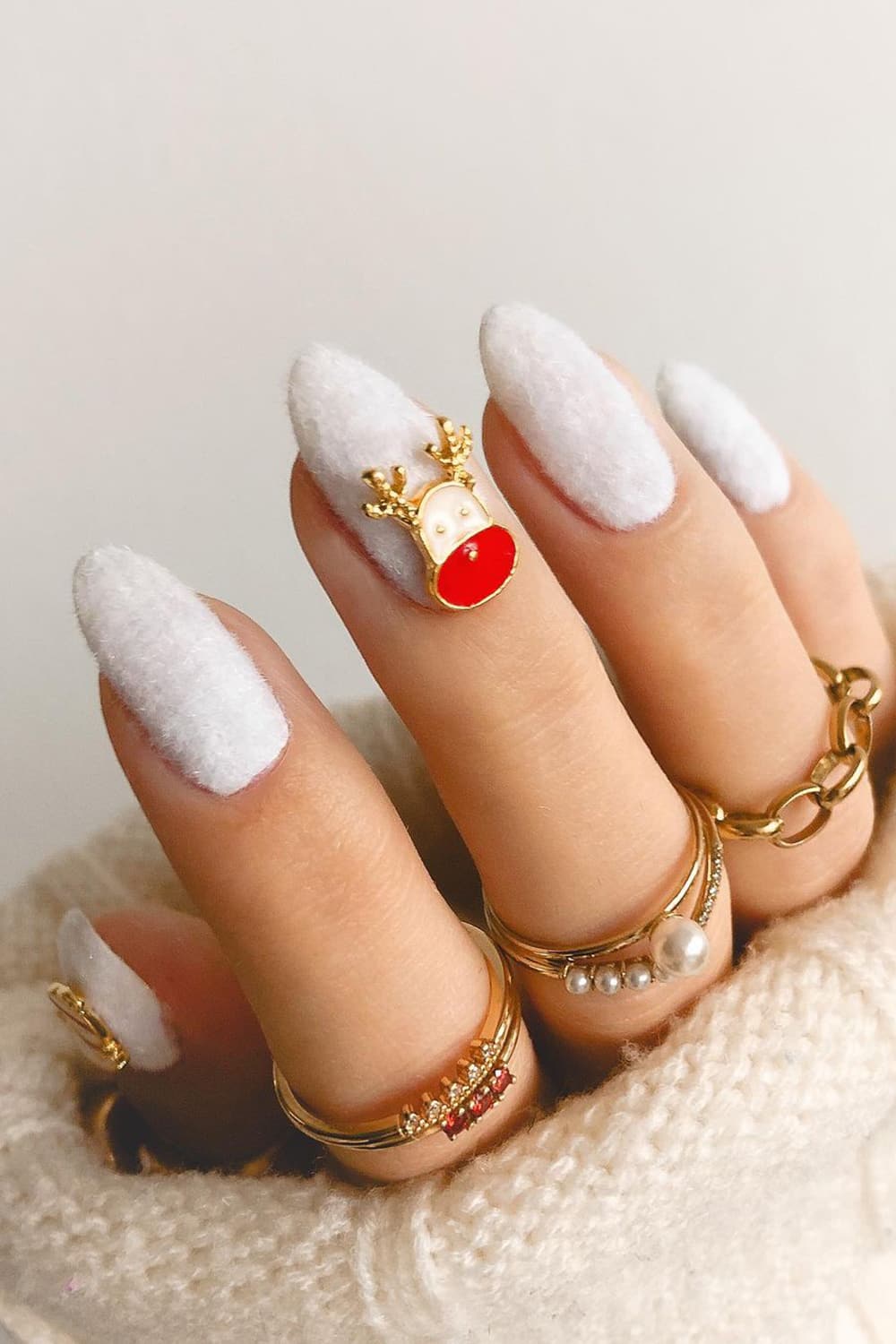White velvet nails