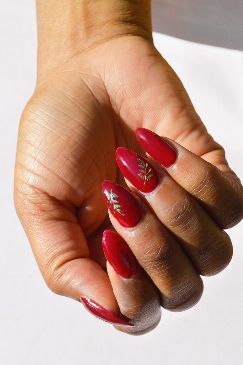 Elegant Thanksgiving red nails