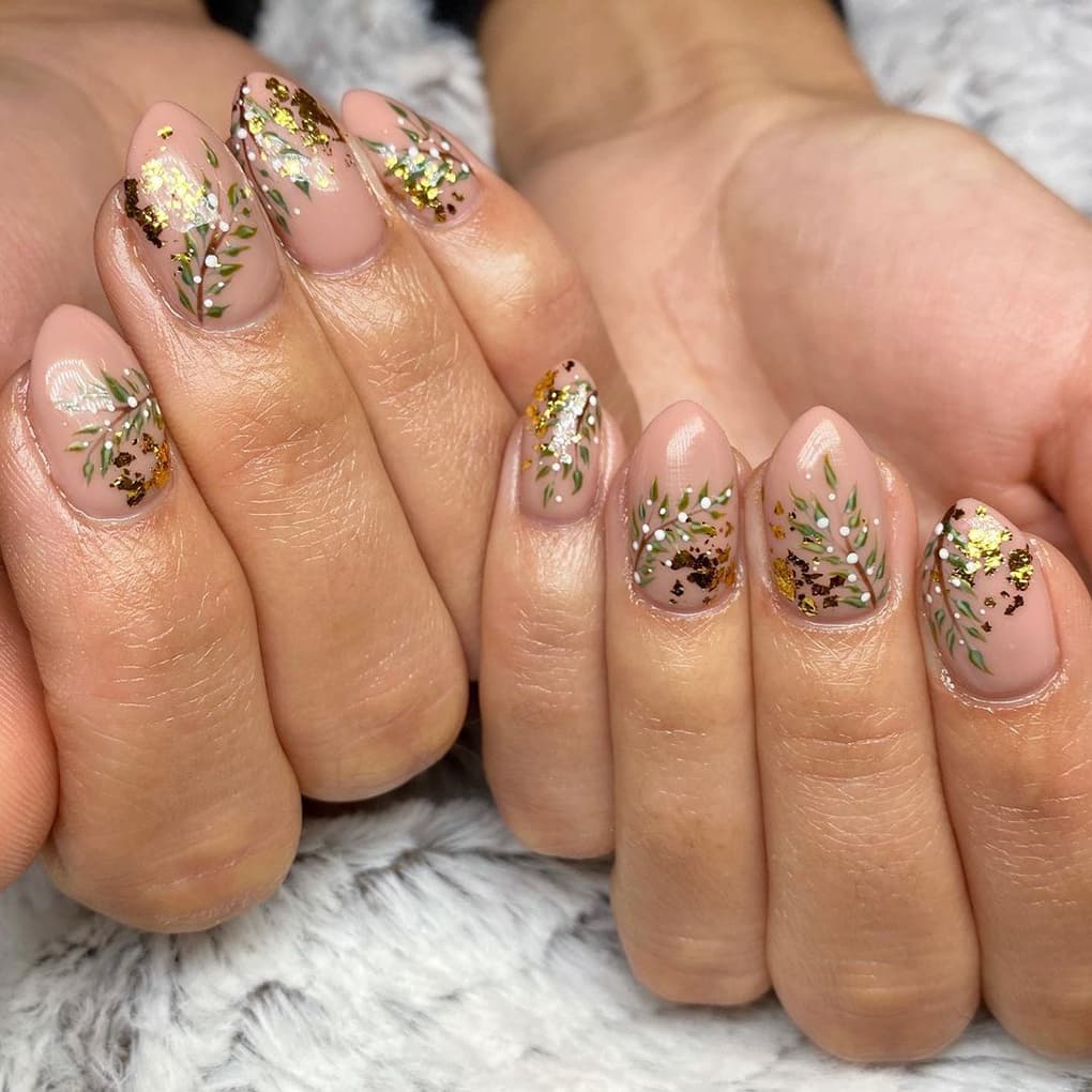 Elegant plant New Year nails with gold leaf