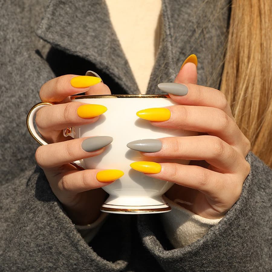 Eye-catching yellow and gray New Year nails