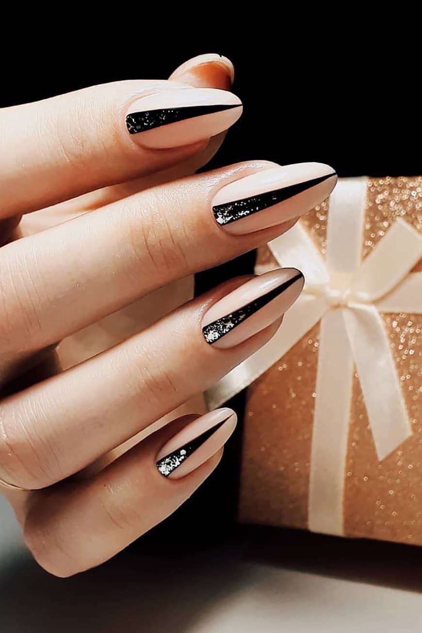 Glamorous Almond New Year Nails