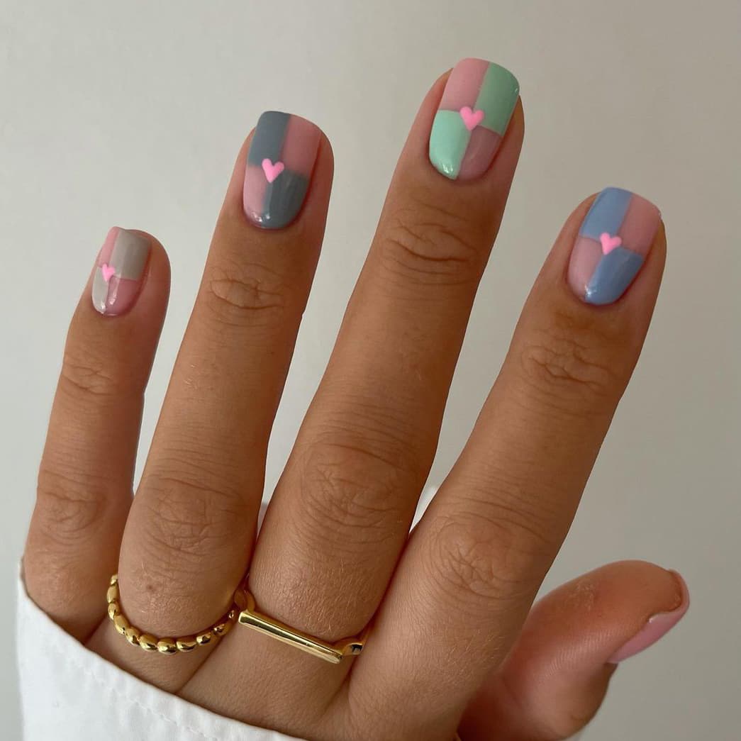 Grid Heart Nails