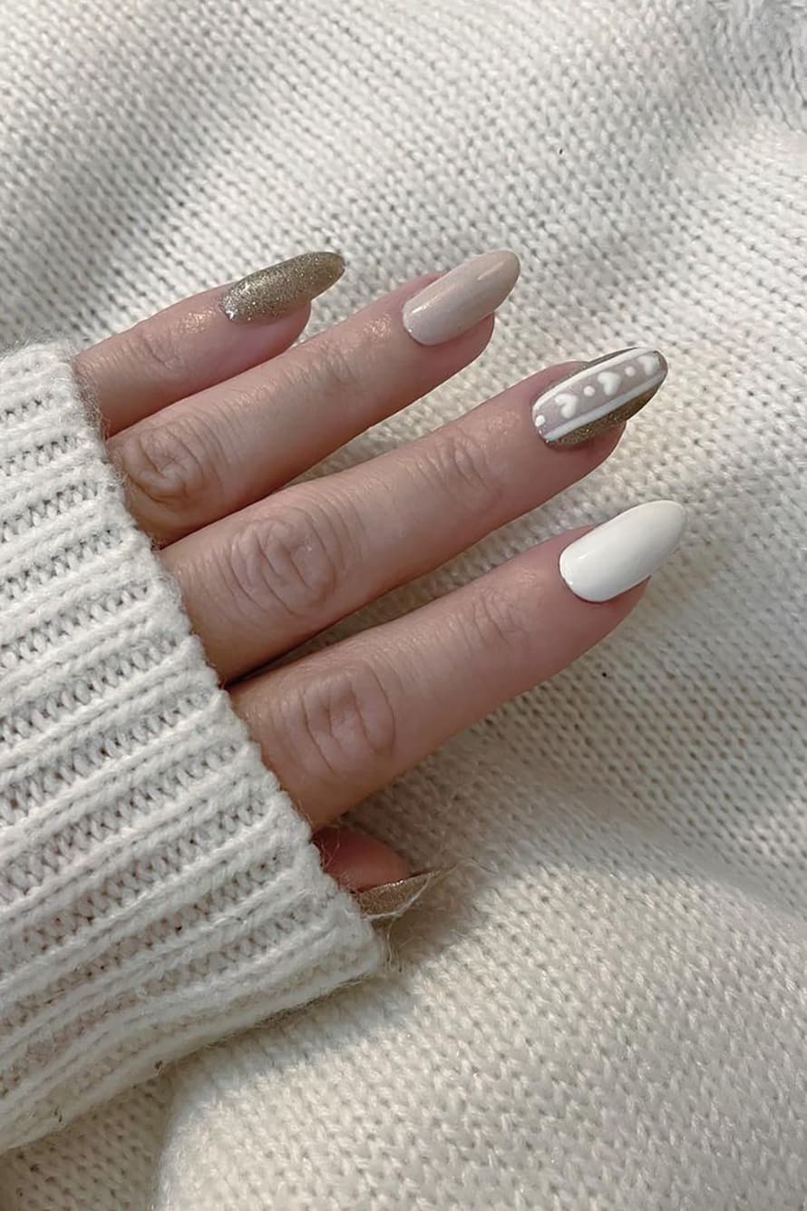 Heart sweater nails