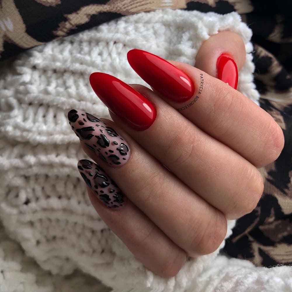 Leopard red nails