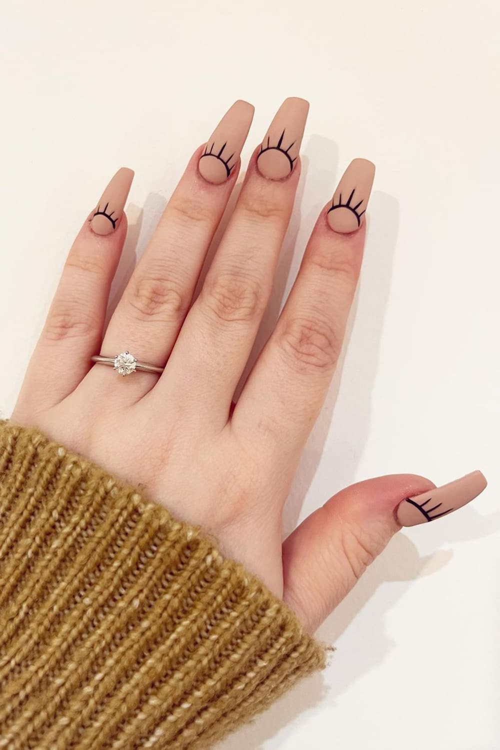 Minimalist sun brown nails