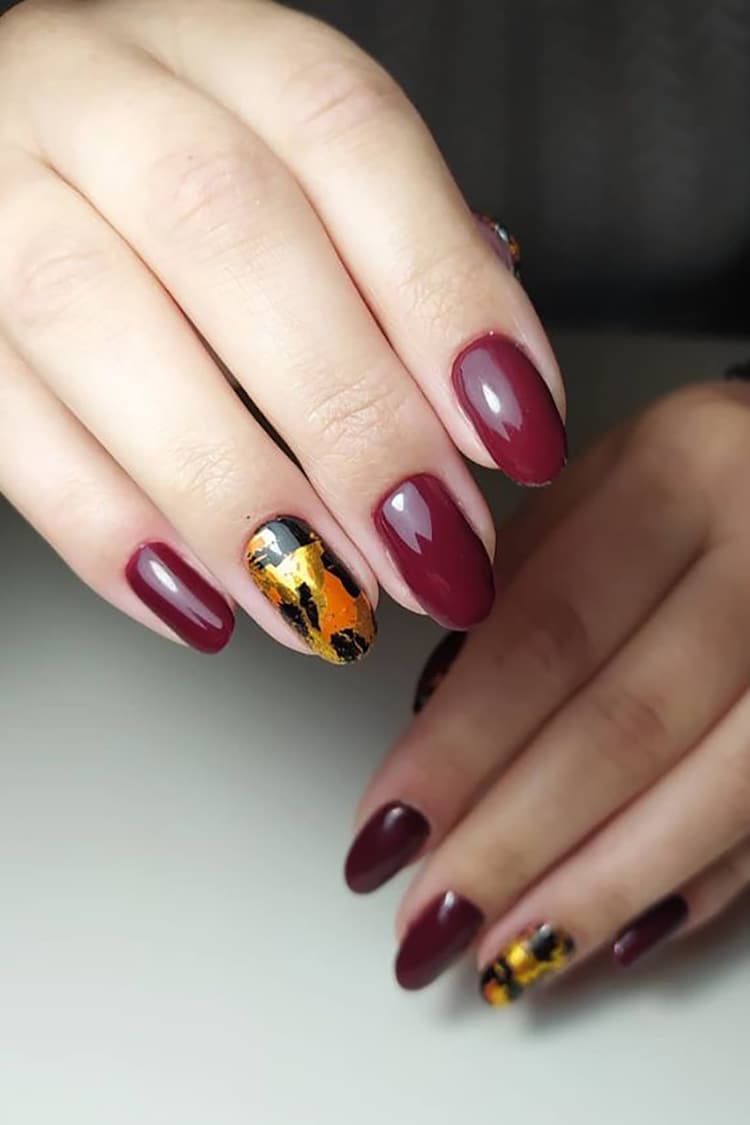 Red nails with abstract accents