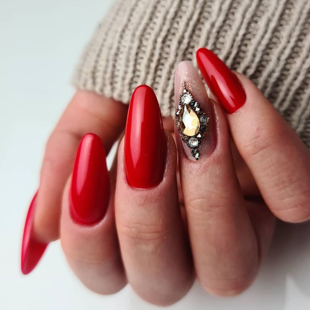 Retro red nails