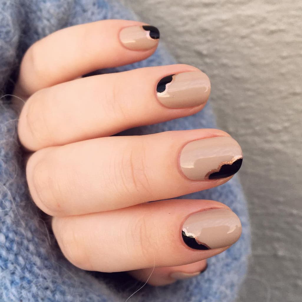 Short brown and black New Year nails