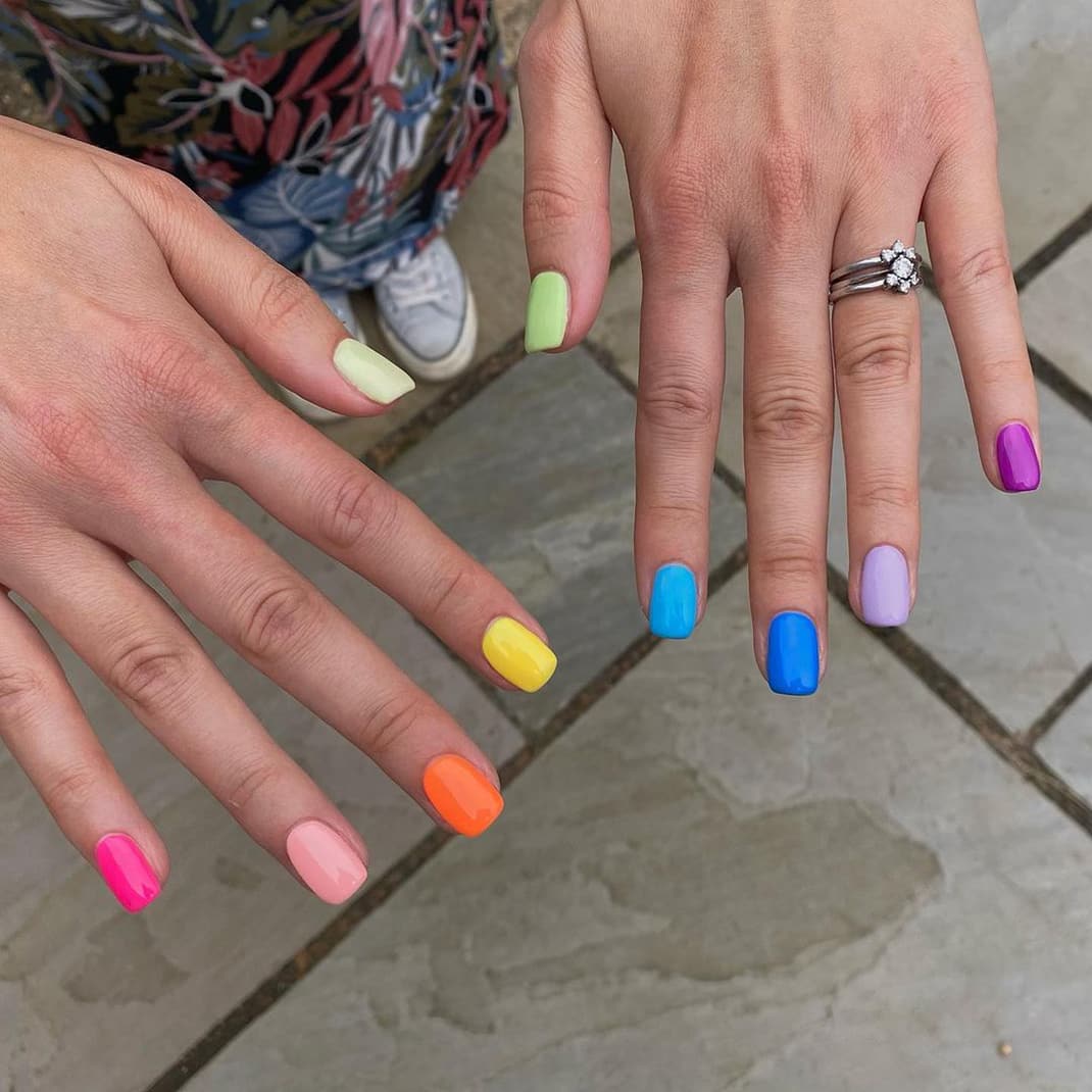 Active and colorful short nails