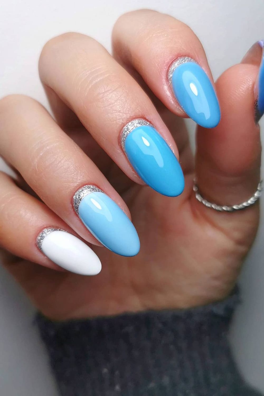 Blue cuff nails