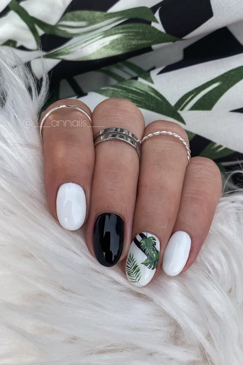 Eye-catching plant nails