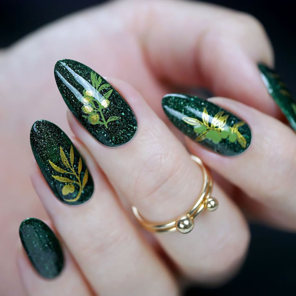 Glittering plant nails