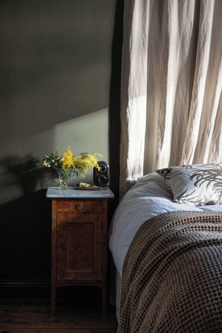 22 Rustic Style Bedroom Ideas For the Best Resting Space