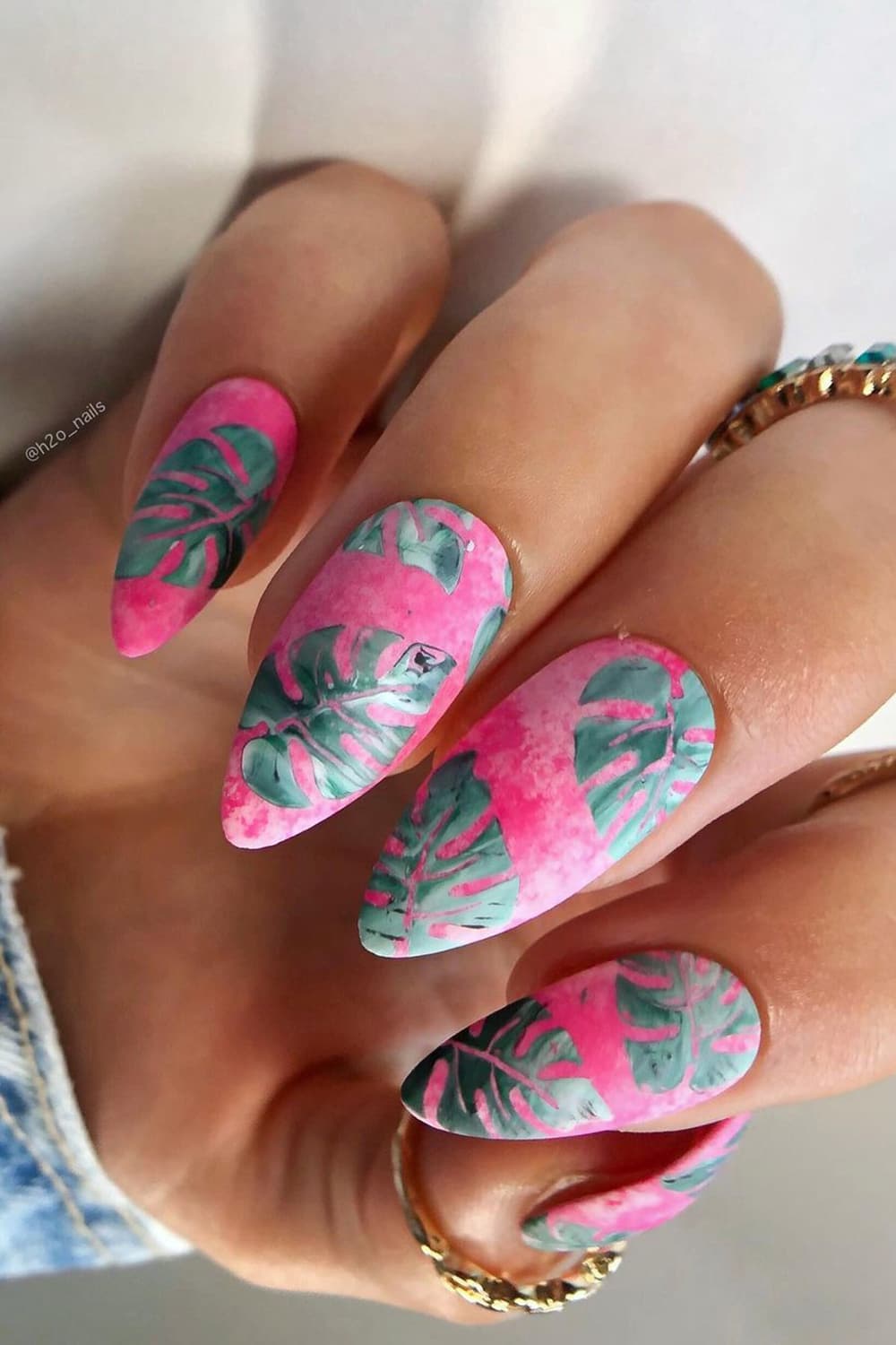 Plant pink gradient nails