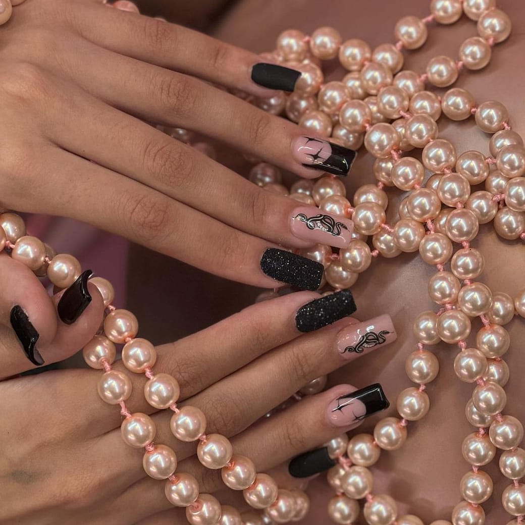 Shining black birthday nails