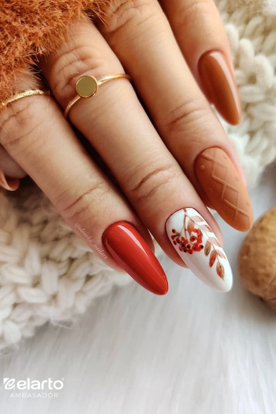 Warm-toned nails with plants