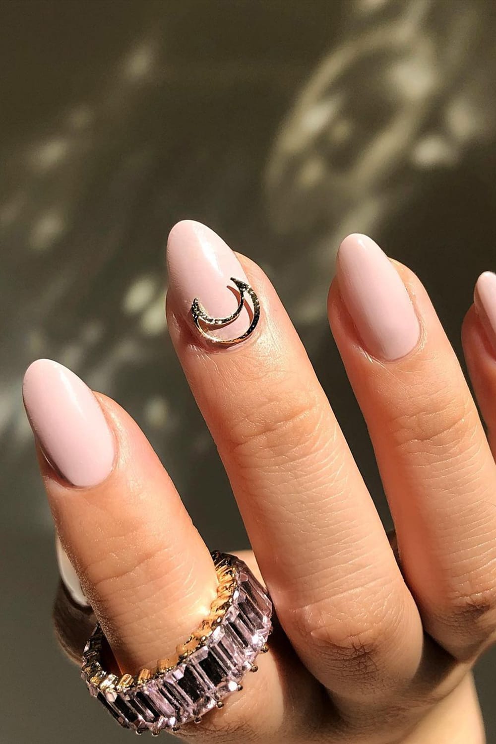 Exquisite moon nude short nails