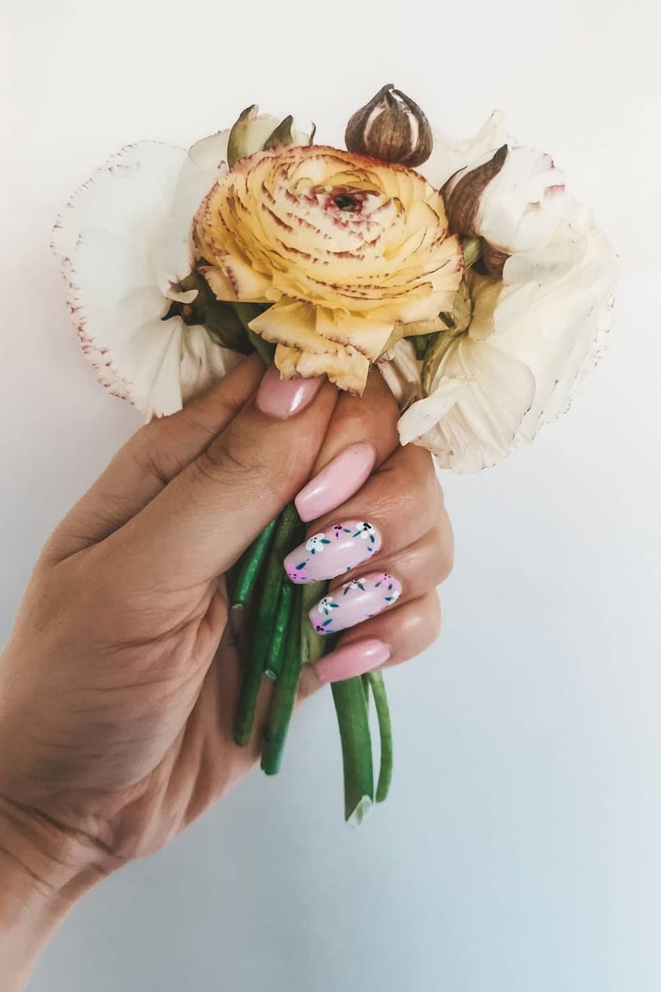 Floral Outline Spring Long Coffin Nails